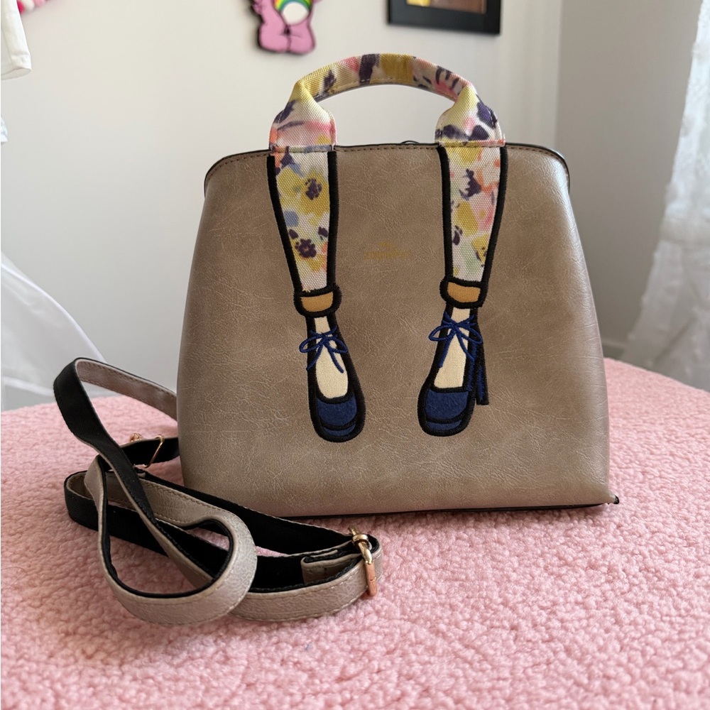 Stylish Beige Handbag with Floral Accents